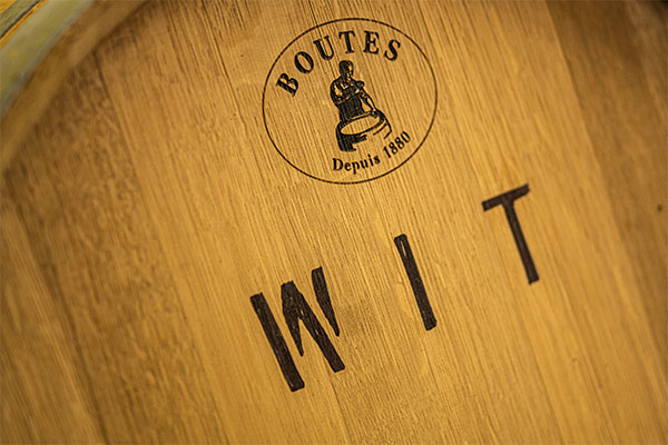 Wooden wine barrel with Boutes logo.