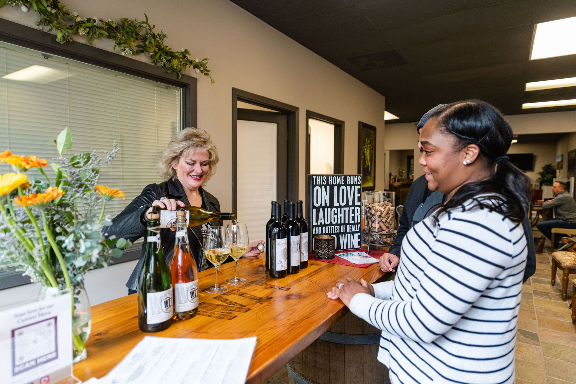 Woodinville5 Women enjoying wine tasting in a social setting.