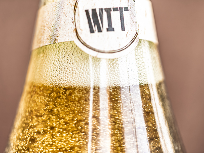 bubbles-release-weekend Close-up of beer bottle labeled 'WIT' with bubbles.
