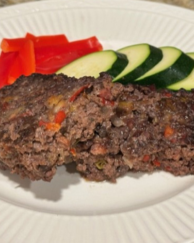 Meatloaf with sliced zucchini and bell peppers