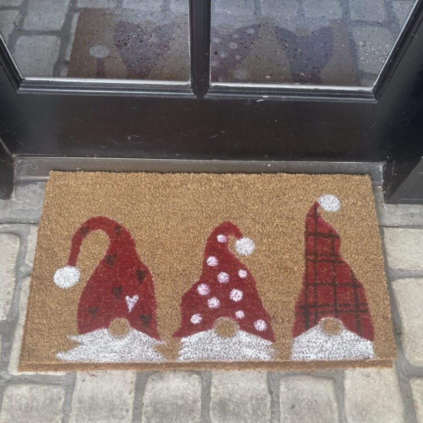 holiday-painted-fall-door-mat-wit-cellars